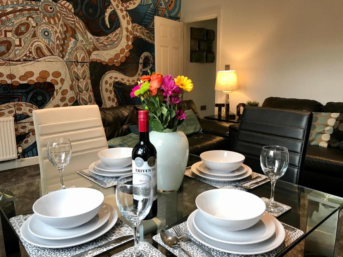 Stylish 3 Bedroom House Only 5 Mins From M6/M58 Уиган Экстерьер фото