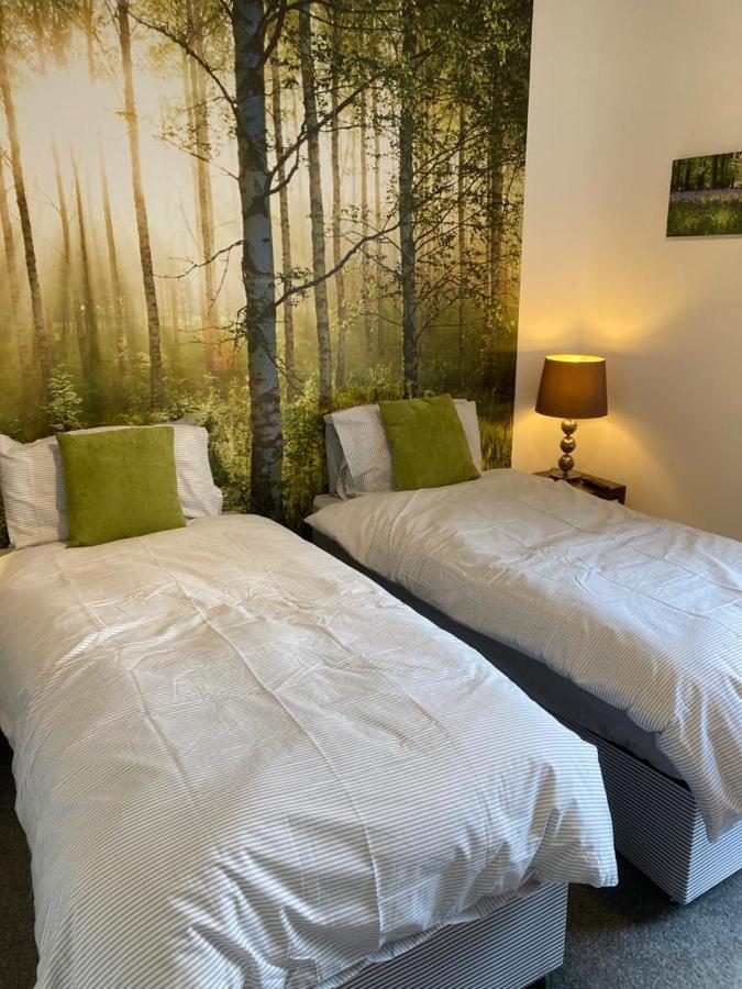 Stylish 3 Bedroom House Only 5 Mins From M6/M58 Уиган Экстерьер фото